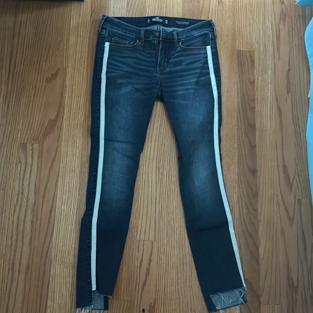 Hollister Jeans with white stripe detailing. Size 1R